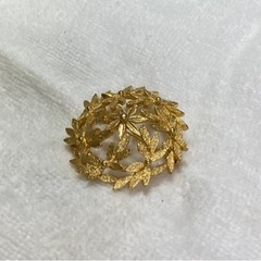  ブローチ