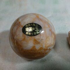 ④　特産大理石　幸運の玉　美術工芸品　玉と台　パワーストーン的な品？の画像