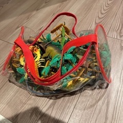 【7/15まで掲載】恐竜フィギュアメガバッグ　トイザらス　　の画像