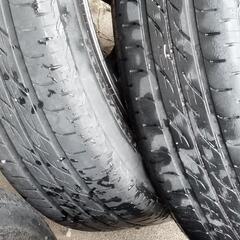 車のパーツの画像