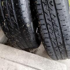 車のパーツの画像