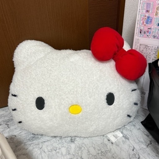 数回使用 ハローキティ　巨大　フェイスクッション　クッション　サンリオ　大きめクッション
