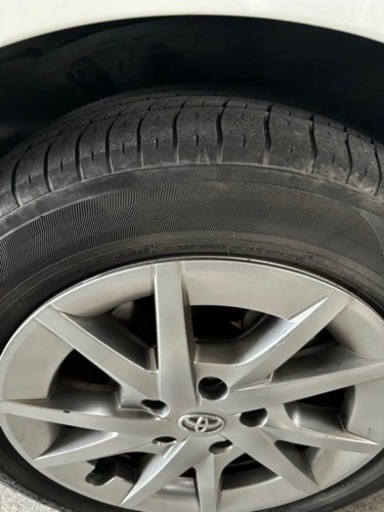 車のパーツ タイヤ、ホイール