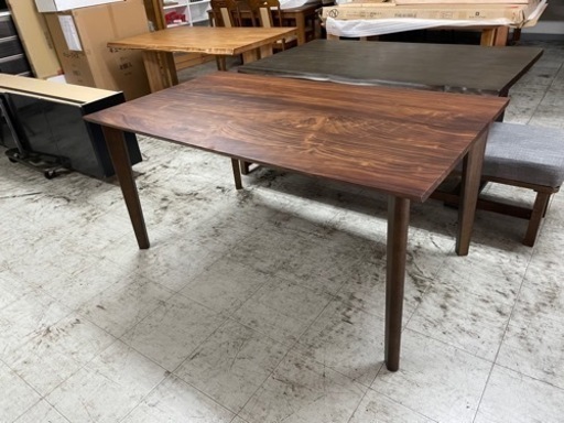 ウォールナット無垢材使用　未使用品　150センチ幅　モダンなダイニングテーブル　単品　古民家など　ほぼ新品