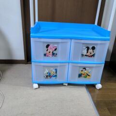 お子様用 引き出しハンガーラック家具 収納家具の画像