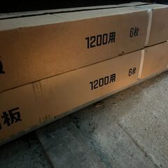 中軽量　棚板　1200用　12枚　緑色　未使用　重量　11KG　ラック　鉄棚　陳列棚　店舗什器　未使用の画像