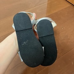 シルバー　サンダル　17センチの画像