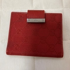 赤　グッチ　カードケース？