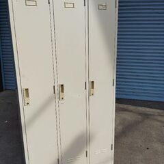 三室ロッカー