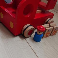 木製おもちゃ 消防車  
