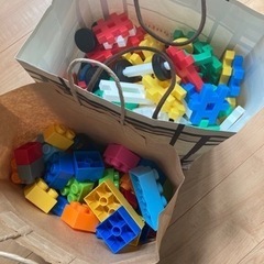 おもちゃ ブロック カラフル   
