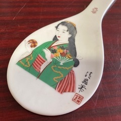 九谷焼の陶器製しゃもじ　手毬を持った女の子　置物　飾り物としても◎の画像