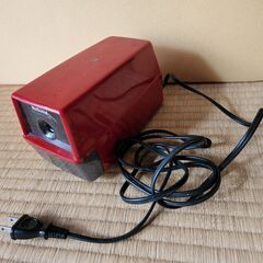 赤い鉛筆削り。