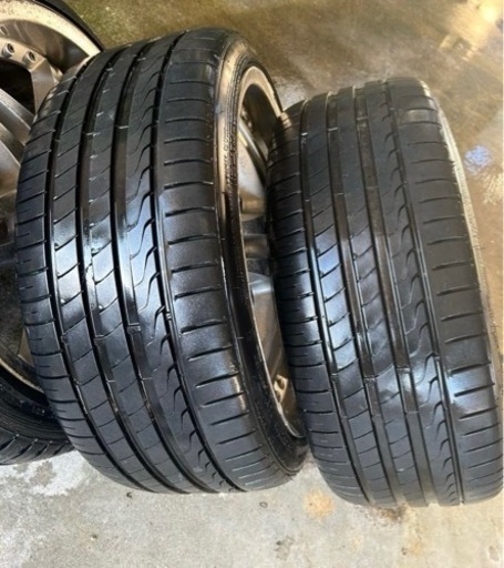 車のパーツ タイヤ、ホイール