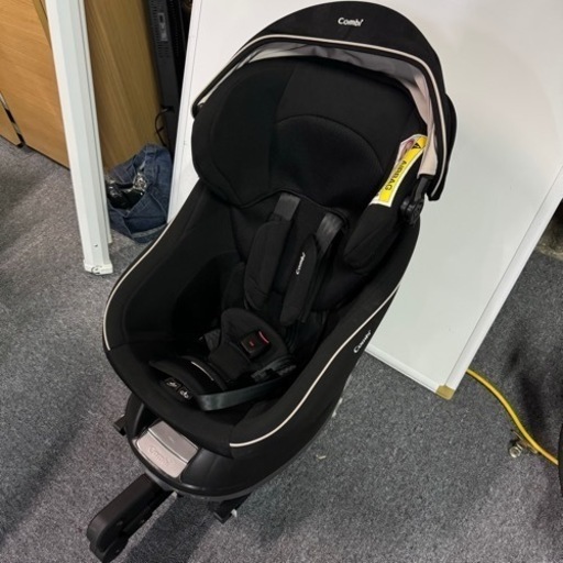 【美品】combi コンビ CG-UIG  チャイルドシート ブラック 黒