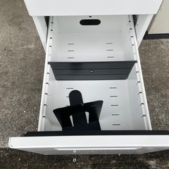 オフィス用　机 引き出しスライドレール 鍵付きの画像