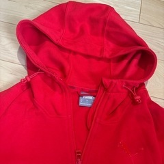 PUMA プーマ　Sサイズ　パーカー　赤　服/ファッション パーカー レディースの画像