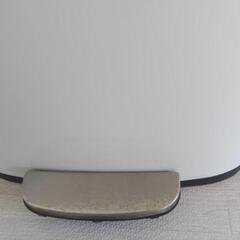 インテリアに馴染む＊シンプルなゴミ箱50Lの画像