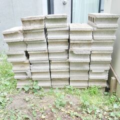 10cmコンクリートブロック５８個　1500円　中古