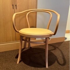 【TON】椅子4脚　TO-30 
アームチェア、ベントウッド、座面クッション有りの画像