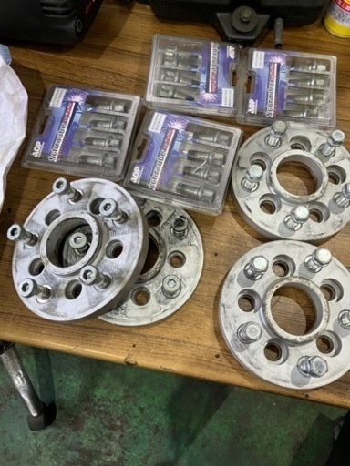 車のパーツ タイヤ、ホイール
