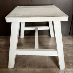 アンティーク風　椅子　飾り台の画像