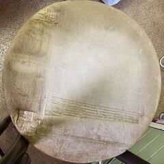 古い木製の椅子の画像