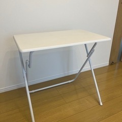 ニトリ　スリムタワーファン＋折りたたみテーブルの画像