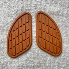 バイクタンクパッド✨ニーパッド 汎用 オートバイ  左右セット 茶色の画像