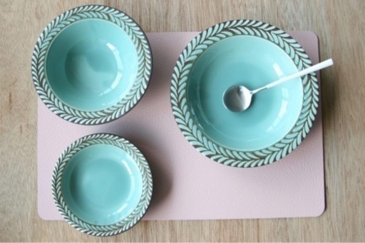 ブロウグリーンの皿18枚セット