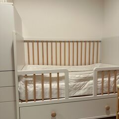 【IKEA MYLLRA ミルラ ベビーベッド ＋ マットレス付き】の画像