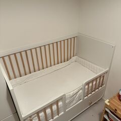 【IKEA MYLLRA ミルラ ベビーベッド ＋ マットレス付き】の画像