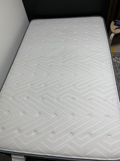 ニトリ　セミダブルマットレス（フレームも付けます）