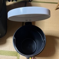 ペダル式ゴミ箱の画像