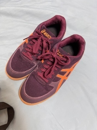 ASICSスニーカー