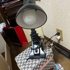 デスクライトの画像