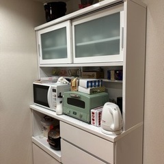 ニトリ　鏡面仕様のキッチンボード　幅120cmの画像