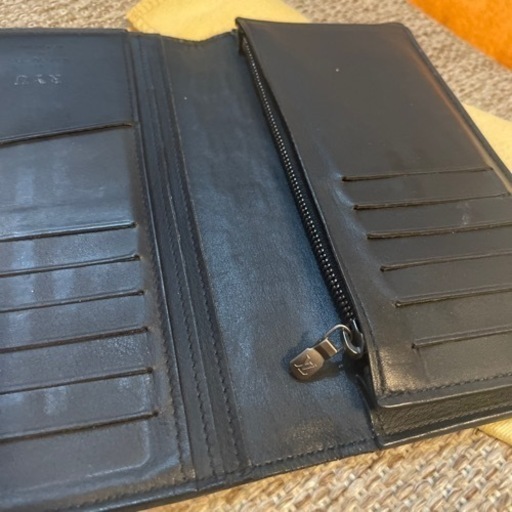 LV財布