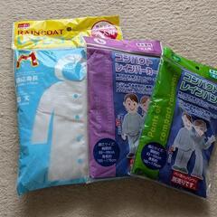 新品！雨具３点/レインコート/レインパーカーとレインパンツ100均の品物の画像