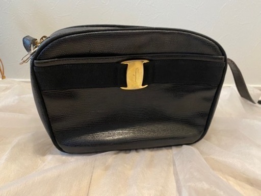 フェラガモ　ヴァラ　ショルダーバッグ