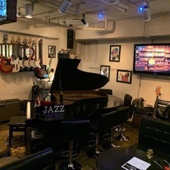 ピアノを囲んで楽しみましょう🎵