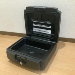 Sentry Safeポータブル耐火防水保管庫の画像