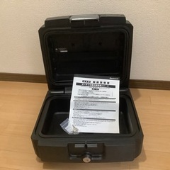 Sentry Safeポータブル耐火防水保管庫の画像