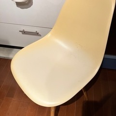 イームズ リプロダクトチェア 割れ有りの画像