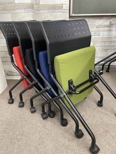 オフィスチェア　スタッキングチェア　８脚セット
