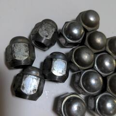 純正ホイールナット　16個　使用済みの画像