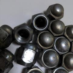 純正ホイールナット　16個　使用済みの画像