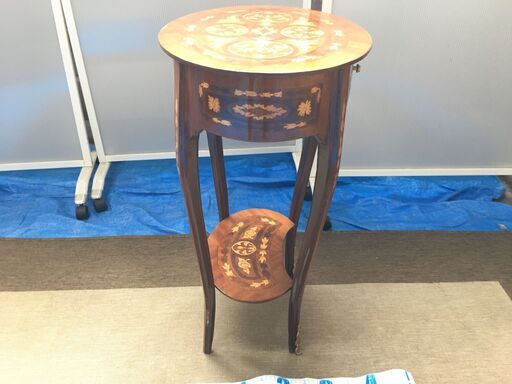 EA272)楕円形テーブル アンティーク調 エジプト輸入品 幅：約52cm 高さ：約73cm 奥行：約38cm  中古品【取りに来られ