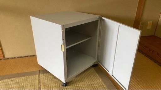 キャスター付き収納家具　オフィス家具　汚れあり