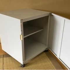 キャスター付き収納家具　オフィス家具　汚れあり